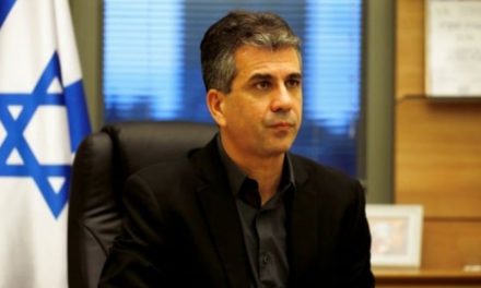 وزير خارجية إسرائيل في الخرطوم.. ومصادر : تقدم بملف التطبيع