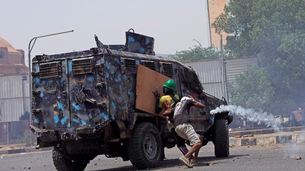 السودان.. إطلاق مسيل للدموع وتراشق الحجارة بين الأمن ومحتجين