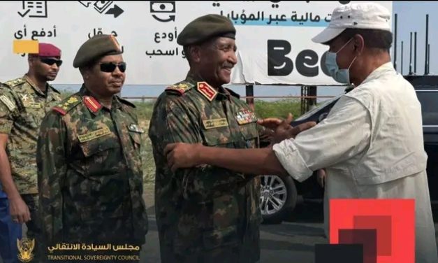 البرهان يستقبل أسياس أفورقي في زيارة رسمية للبلاد