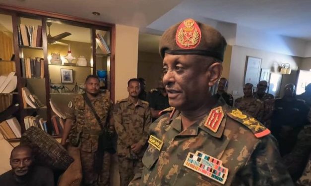 ياسر العطا يدلي بتصريحات خلال لقائه ضباط وضباط صف وجنود بالمدراعات…