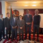 السفير السوداني بطوكيو يبحث إعادة بناء القطاع الصحي مع شركتين يابانيتين