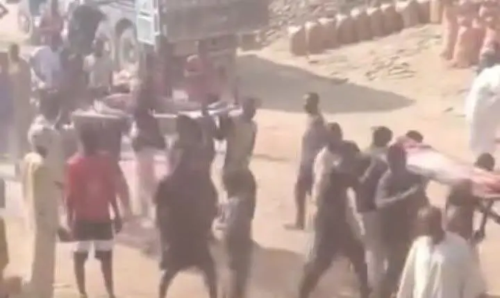 مصرع ثلاثة معدنين وإصابة آخرين في حادث شاحنة بمنجم هويت الصحراوي