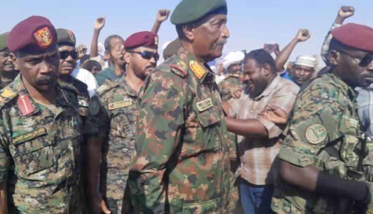 البرهان يتفقد نازحي الفاشر في الدبة…