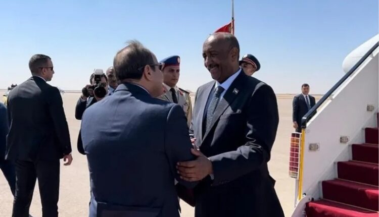 البرهان يتوجه إلى القاهرة لبحث تسوية الأزمة السودانية