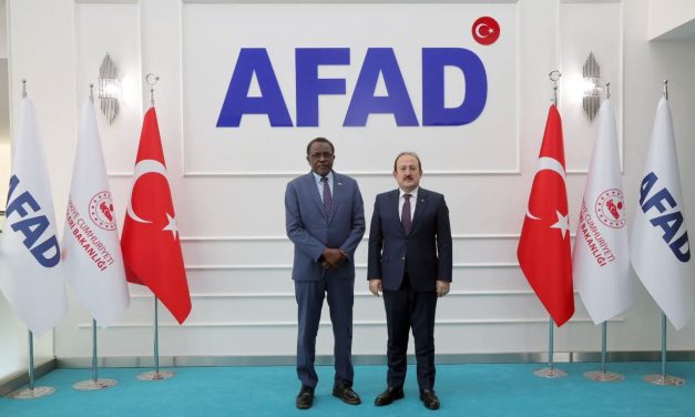 سفير السودان بأنقرة يبحث مع إدارة الكوارث سبل تعزيز الدعم الإنساني للبلاد