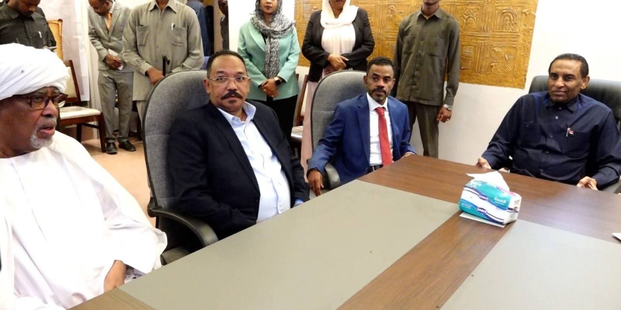 رئيس الوزراء يدعم المجلس الأعلى للسلم الإجتماعي…