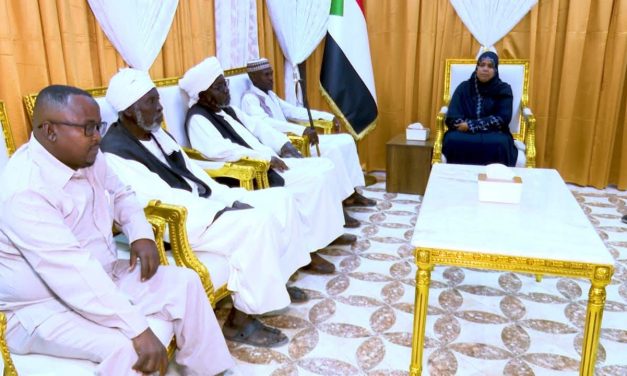 د. نوارة عضو مجلس السيادة تلتقي وفد من قبيلة الهوسا…