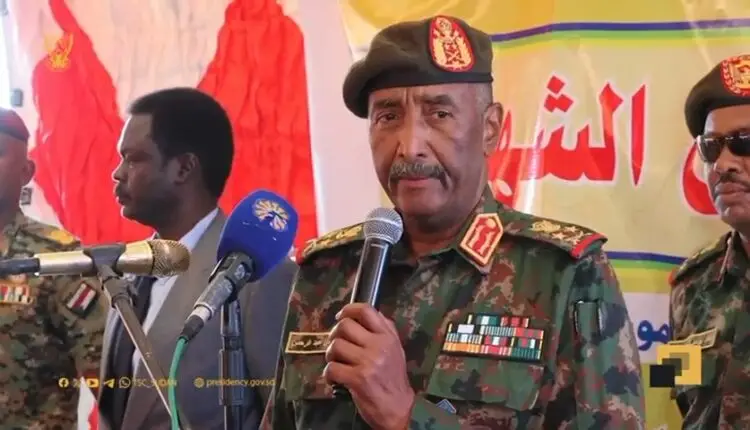 البرهان يؤكد ضرورة تجريد ميليشيا الدعم السريع من السلاح ويقترح إعادة علم الاستقلال