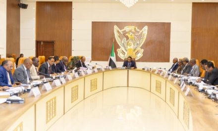 مجلس الوزراء يوجه 11 وزارة للإنتقال إلى الخرطوم