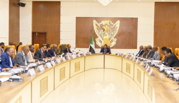 مجلس الوزراء يوجه 11 وزارة للإنتقال إلى الخرطوم