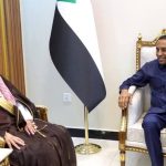 رئيس الوزراء يؤكد دعم حكومة الأمل لجهود الهلال والصليب الأحمر العربية