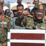 من سلاح الإشارة.. رئيس الأركان يبعث برسائل قوية للمرجفين: الشعب والجيش قلب واحد