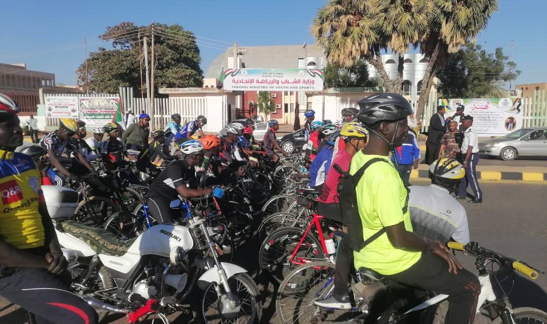 بمشاركة واسعة.. انطلاق سباق الدراجات احتفالاً بذكرى الاستقلال الـ70