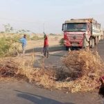 محتجون يغلقون طريق كسلا القضارف وبورتسودان