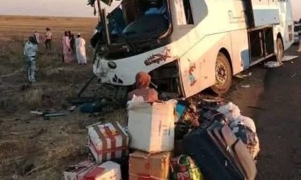 فاجعة على طريق كوستي: مصرع 13 وإصابة 52 في تصادم مروع بين بصين سفريين