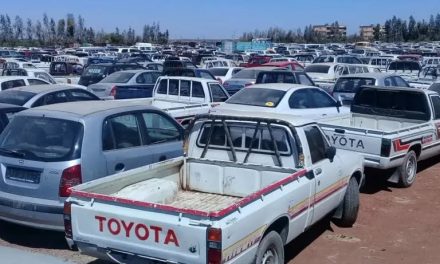 ضربة لمافيا النهب.. السفارة السودانية في أوغندا تسترد سيارات المواطنين المحتجزة