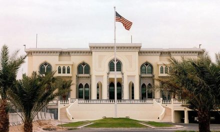 السفارة الأمريكية في قطر تدعوا موظفيها لمغادرة الدوحة…