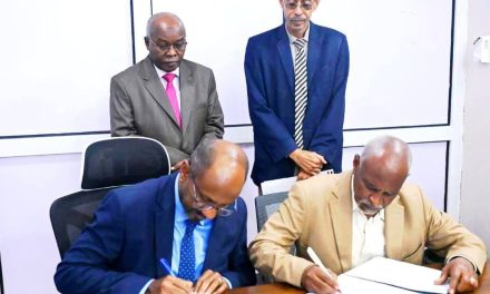 وزارة المالية توقع عقد مع بنك النيلين لتقديم خدمة ايصالي