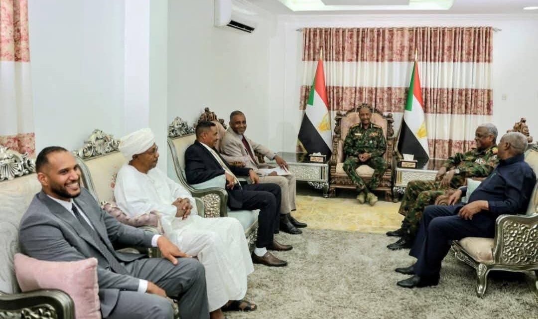 البرهان يتسلم رؤية (قوى الثورة) لرسم مستقبل السودان…