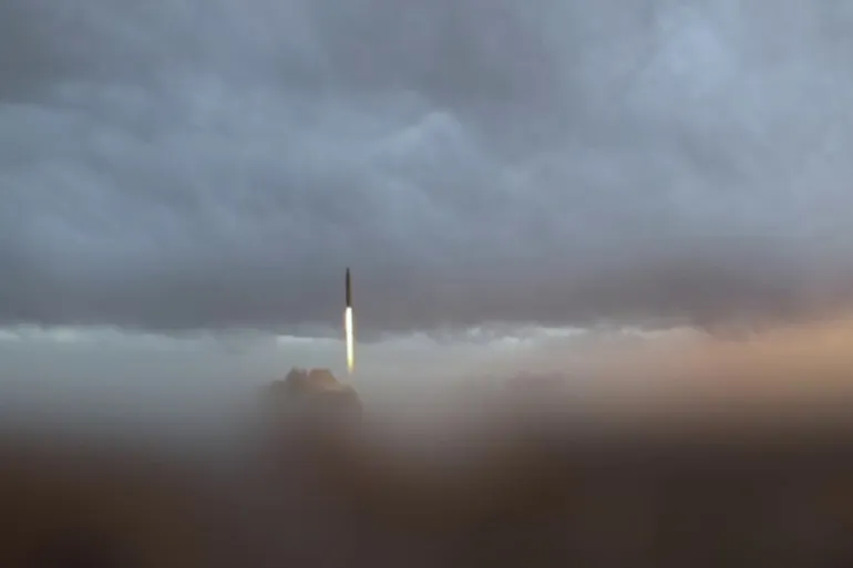 حرب إيران : (الوعد الصادق 4) .. زلزال صاروخي إيراني يضرب العمق الإسرائيلي والقواعد الأمريكية في عدد من المناطق …