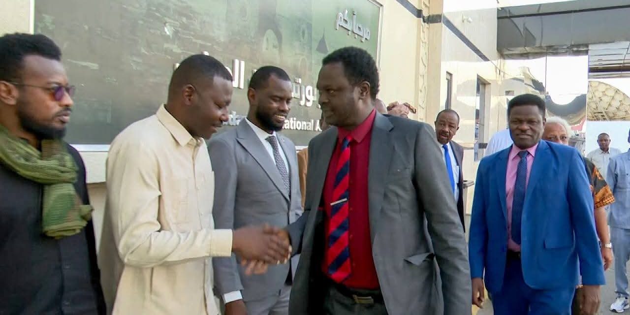 ​بعد جولة أوروبية.. حاكم دارفور يشن هجوماً لاذعاً على القوى الداعمة للحرب ويصف مؤتمر برلين بغير الموثوق.