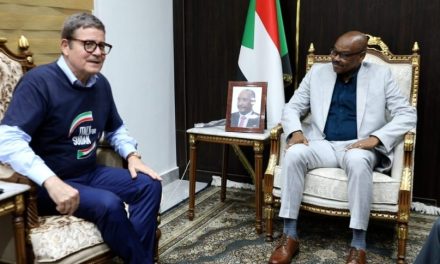 مستشار مجلس السيادة لشؤون المنظمات والعمل الإنساني يلتقي مسؤولين إيطاليين لبحث عدد من الملفات